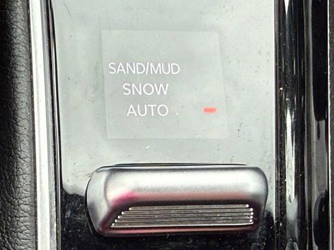 Used 2025 Jeep Compass Limited w/ Sun & Sound Group AWD/4WD image 29