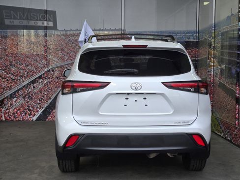 Certified 2024 Toyota Highlander XLE image 7