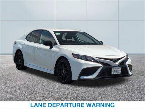 Used 2024 Toyota Camry SE w/ Convenience Package FWD image 4