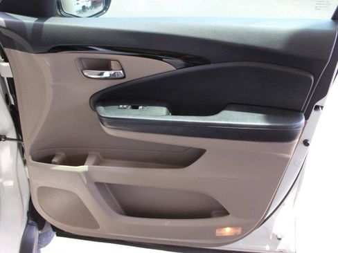 Used 2017 Honda Pilot Touring image 10