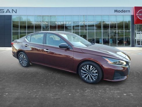 Certified 2025 Nissan Altima 2.5 SV FWD image 3
