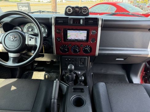 Used 2011 Toyota FJ Cruiser 4WD w/ Convenience Pkg image 26
