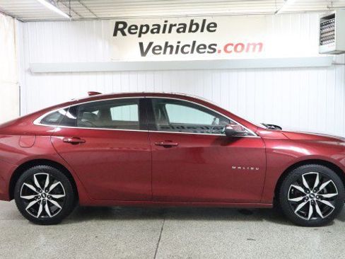 Used 2017 Chevrolet Malibu LT w/ Leather Package FWD image 4