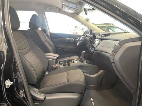 Used 2017 Nissan Rogue SV w/ SV Premium Package AWD/4WD image 17