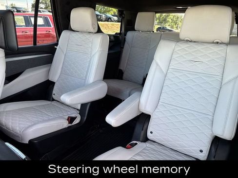 Used 2025 Cadillac Escalade V AWD/4WD image 28