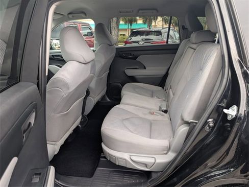Used 2020 Toyota Highlander L image 13