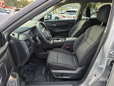 Used 2024 Nissan Rogue SV AWD/4WD image 21
