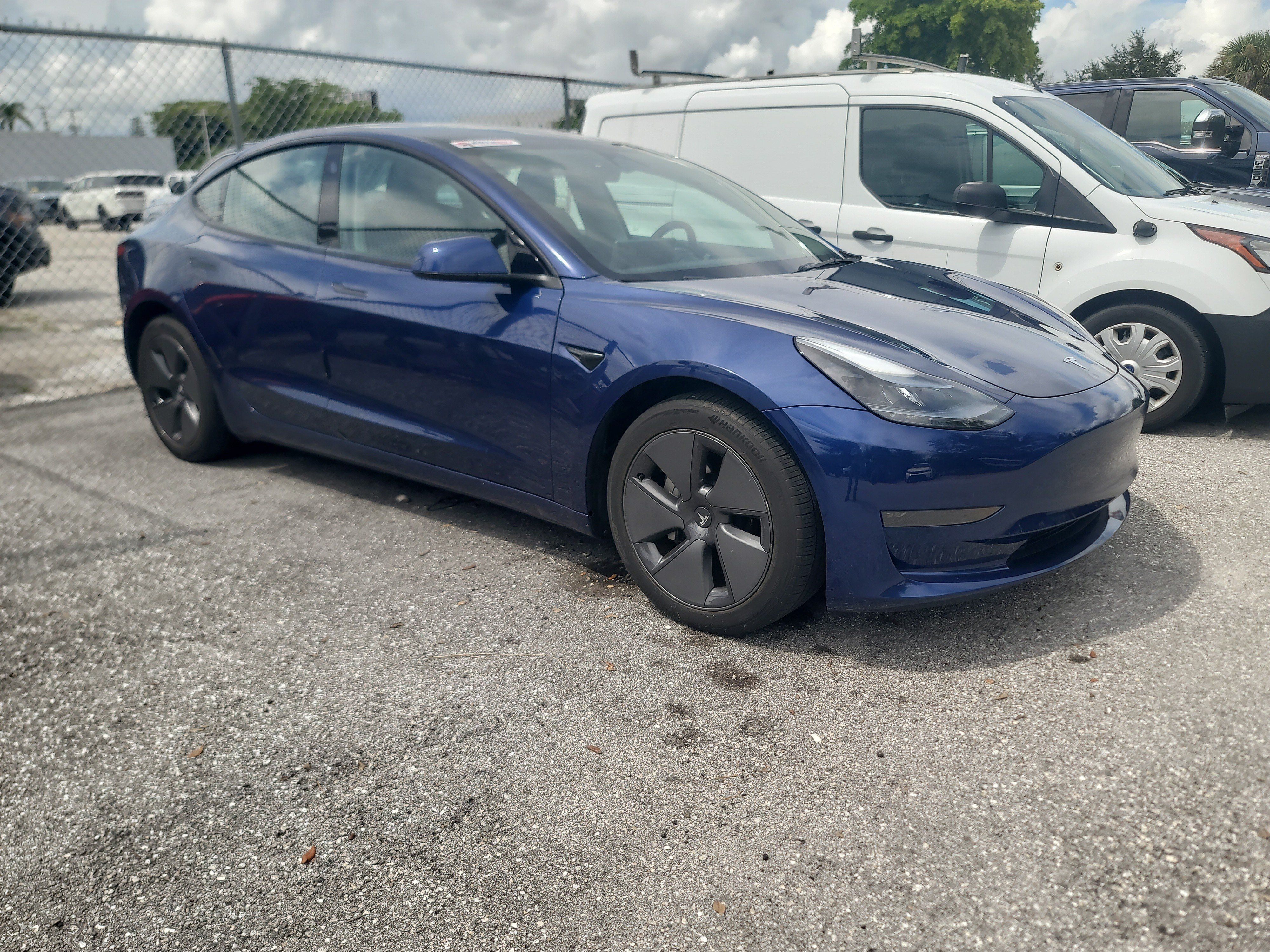Used 2023 Tesla Model 3 Standard Range RWD image 3