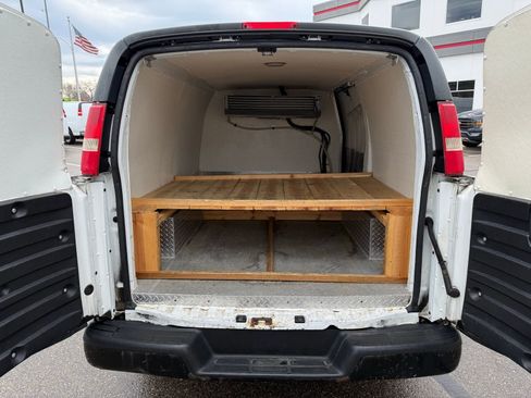Used 2012 Chevrolet Express 1500 RWD image 11