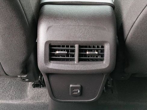 Used 2024 Chevrolet Equinox LT FWD image 17