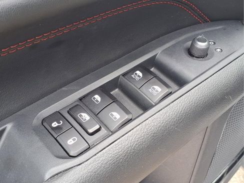 Used 2025 Jeep Compass Trailhawk AWD/4WD image 4