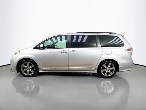 Used 2018 Toyota Sienna SE w/ SE Preferred Package FWD image 4