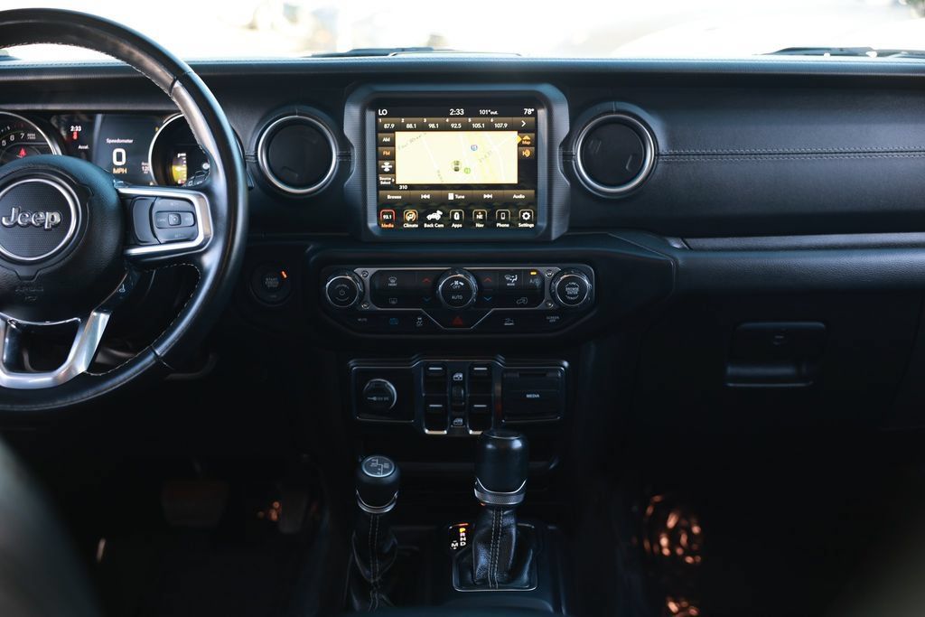Used 2022 Jeep Wrangler Unlimited Sahara AWD/4WD image 30