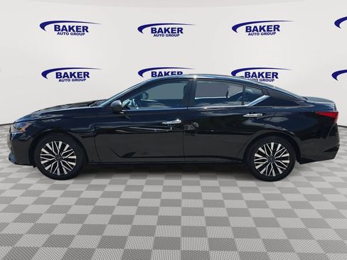 Used 2024 Nissan Altima 2.5 SV FWD image 6