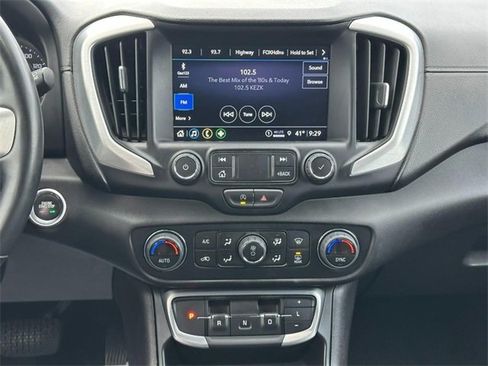 Used 2024 GMC Terrain SLT image 13