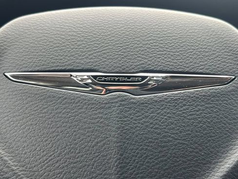 Used 2023 Chrysler Pacifica Touring-L FWD image 46