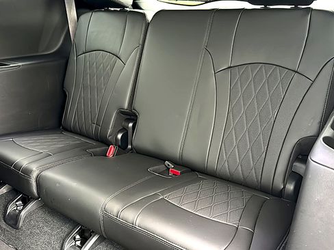 Used 2024 Buick Enclave Avenir FWD image 21