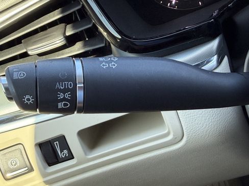 Used 2019 Cadillac XT5 Luxury image 29