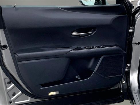 Used 2021 Lexus UX 200 w/ Accessory Package (Z2) image 17