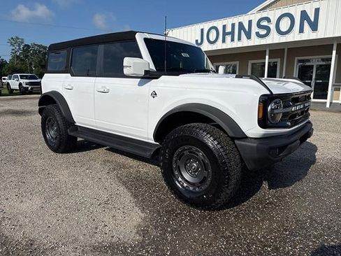 New 2025 Ford Bronco Outer Banks w/ Sasquatch Package image 2