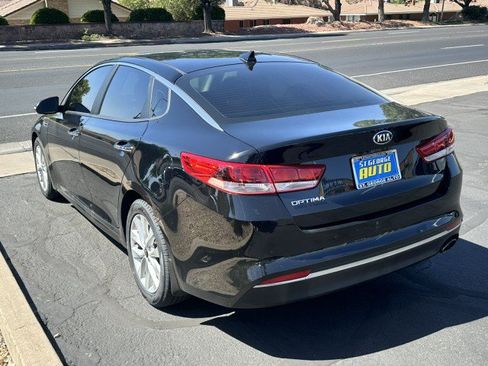 Used 2018 Kia Optima LX w/ 17" Alloy Wheels Package FWD image 5