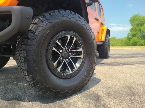 Used 2025 Jeep Wrangler Unlimited Rubicon AWD/4WD image 9