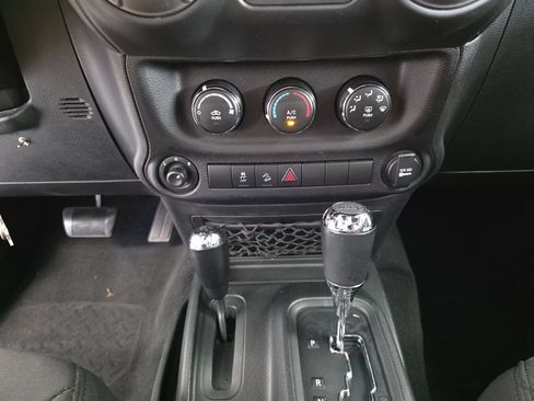 Used 2018 Jeep Wrangler Unlimited Sport S AWD/4WD image 20