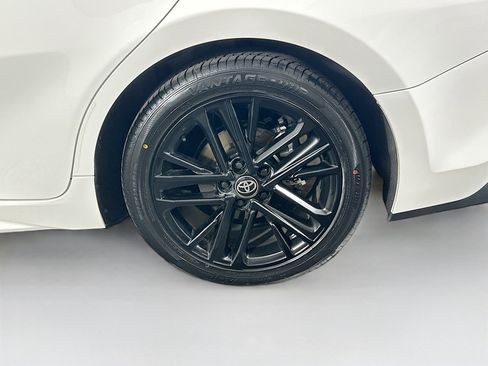 Used 2025 Toyota Camry SE image 11