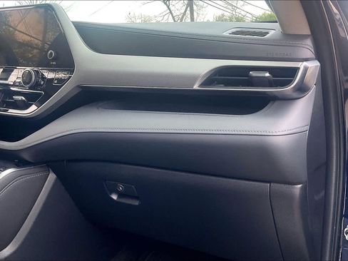 Used 2023 Toyota Highlander Platinum image 18