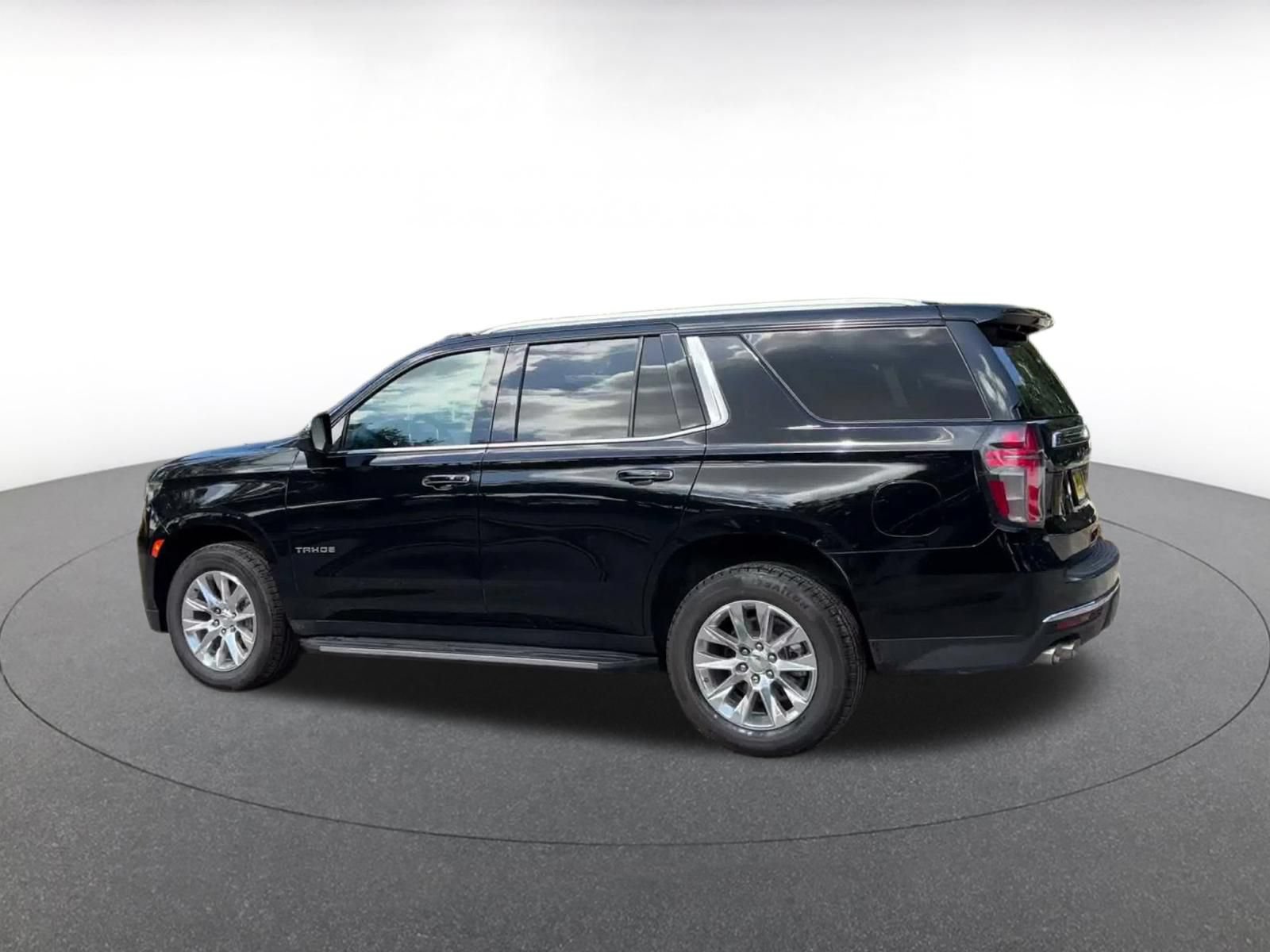 Used 2023 Chevrolet Tahoe Premier AWD/4WD image 9