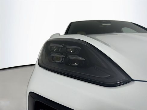 New 2026 Porsche Cayenne Coupe AWD/4WD image 30