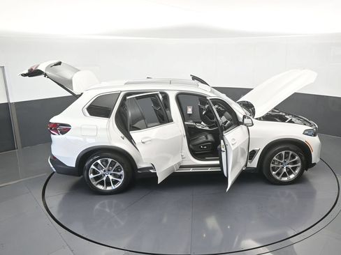 Used 2025 BMW X5 xDrive50e AWD/4WD image 72
