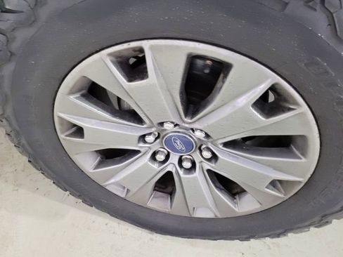 Used 2017 Ford F150 Lariat image 32