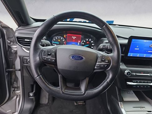 Used 2020 Ford Explorer XLT w/ Equipment Group 202A image 12