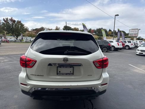 Used 2018 Nissan Pathfinder S image 6