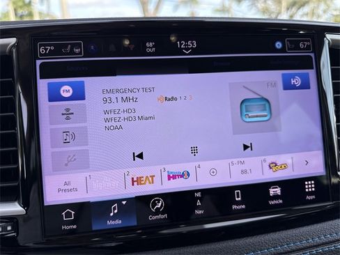 Used 2021 Chrysler Pacifica Touring-L image 16