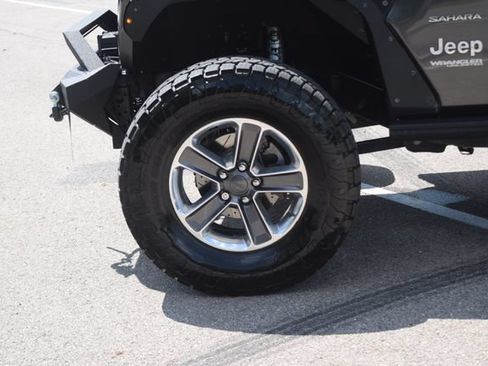 Used 2019 Jeep Wrangler Unlimited Sahara AWD/4WD image 24