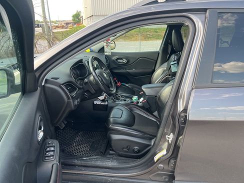 Used 2019 Jeep Cherokee Trailhawk w/ Cold Weather Group AWD/4WD image 6