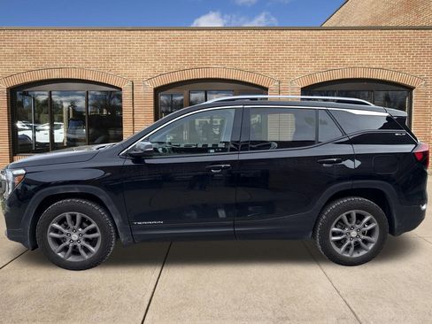 Used 2024 GMC Terrain SLT AWD/4WD image 12