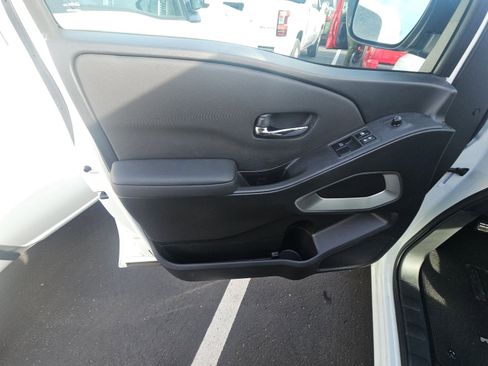 Used 2024 Nissan Frontier SV w/ SV Convenience Package image 16