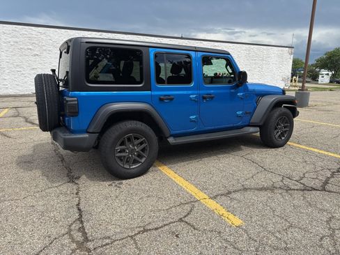 Used 2024 Jeep Wrangler Unlimited Sport AWD/4WD image 24
