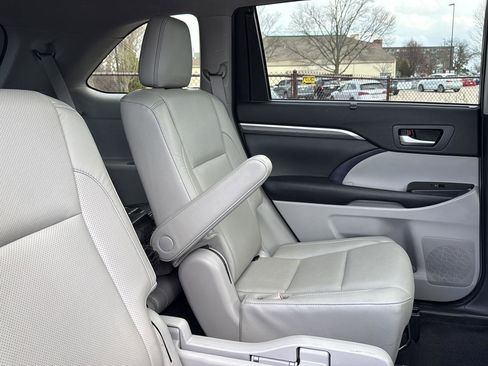 Used 2019 Toyota Highlander Limited Platinum image 12