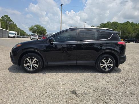 Used 2018 Toyota RAV4 XLE AWD/4WD image 6