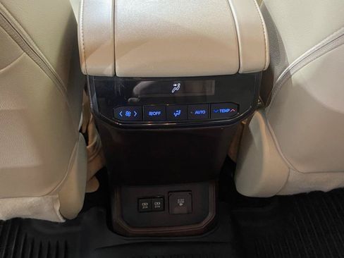 Used 2021 Toyota Highlander Limited AWD/4WD image 15