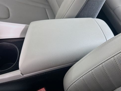Used 2025 Hyundai Elantra Limited FWD image 18