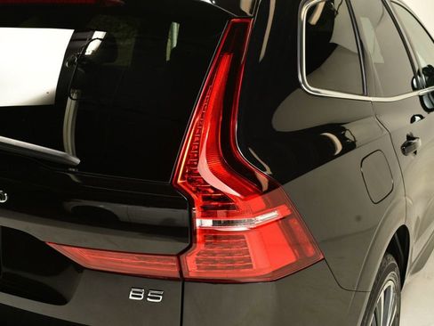 Used 2022 Volvo XC60 B5 Momentum w/ Protection Package Premier image 14