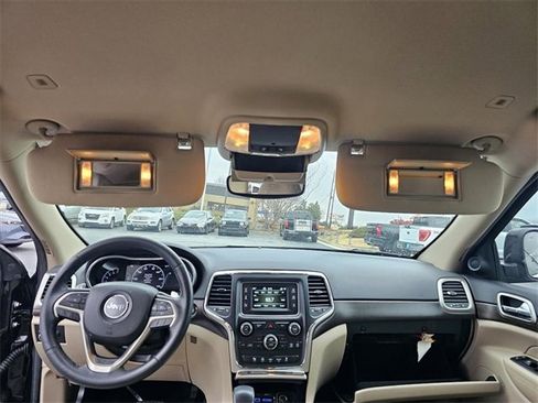 Used 2017 Jeep Grand Cherokee Laredo w/ Quick Order Package 2BE image 18