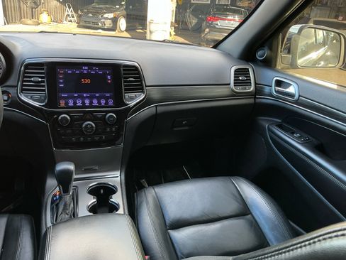 Used 2019 Jeep Grand Cherokee Limited image 16