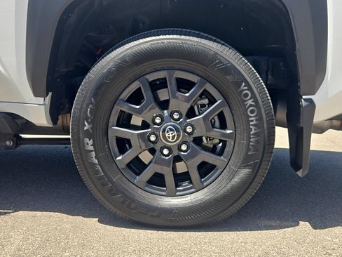 Certified 2025 Toyota 4Runner SR5 AWD/4WD image 23