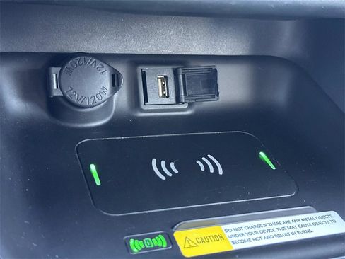 Used 2022 Toyota RAV4 XLE Premium image 21